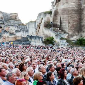 Zuschauer Festspielarena Oper im Steinbruch Bühne Arenaria Bühne St. Margarethen Burgenland