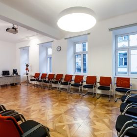 Seminarraum mit Hängeleuchte desing das beste Licht