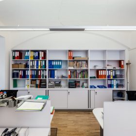 Büroraum office mit Deckenleuchte GO XT CEILING