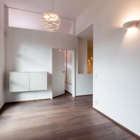 Flur mit Designerlampe das beste Licht