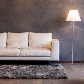 Wohnzimmer Sofa mit Stehlampe