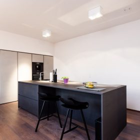 Küche mit Barhocker