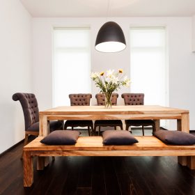 Esszimmer mit Deckenlampen