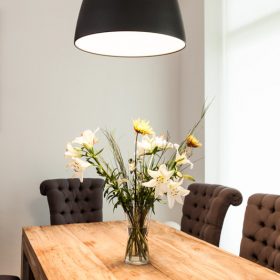 Esszimmer mit Deckenlampen