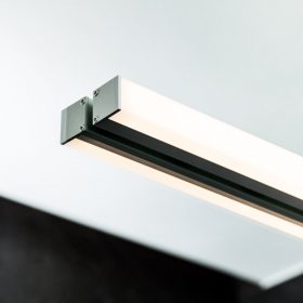 Spiegelbeleuchtung Neonröhre