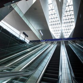 Wien Hauptbahnhof Rolltreppe Rautendach Bahnsteigaufgang