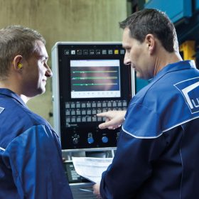 arbeiter im werk Unger steel group oberwart burgenland