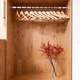 Garderobe im Zimmer