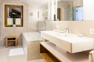 Badezimmer in einem Raum Valschena Apartments