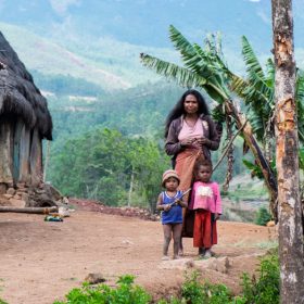 mother with his children in Hato Builico