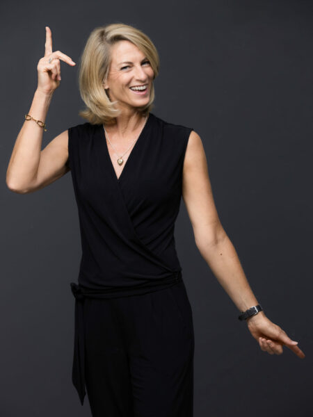 Portrait der Unternehmensberaterin Eva Maria Sator im Fotostudio