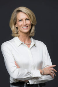 Portrait der Unternehmensberaterin Eva Maria Sator im Fotostudio