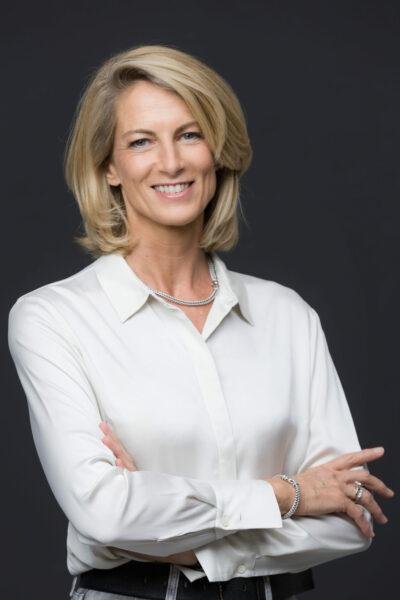 Portrait der Unternehmensberaterin Eva Maria Sator im Fotostudio